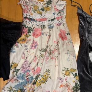 Floral Woman Dress with Lace Trim